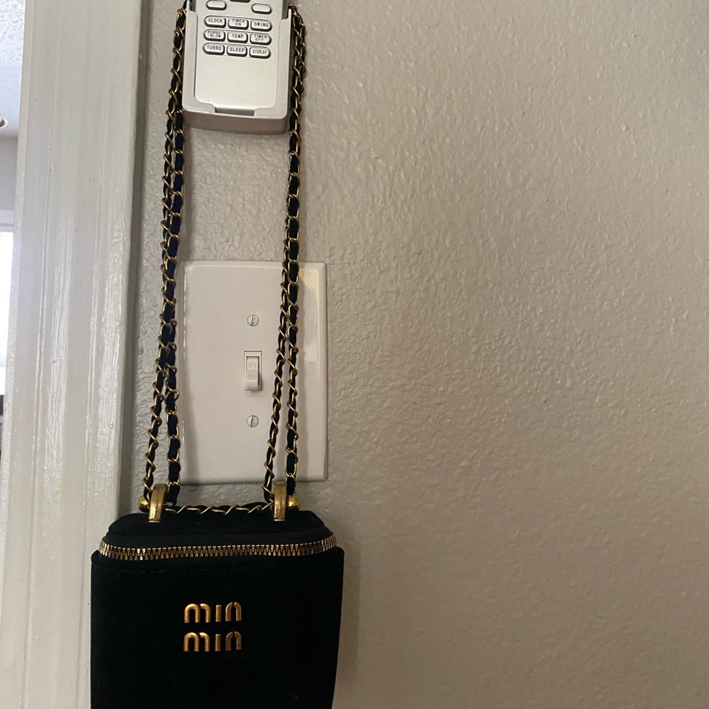 Mini bolsa no es original